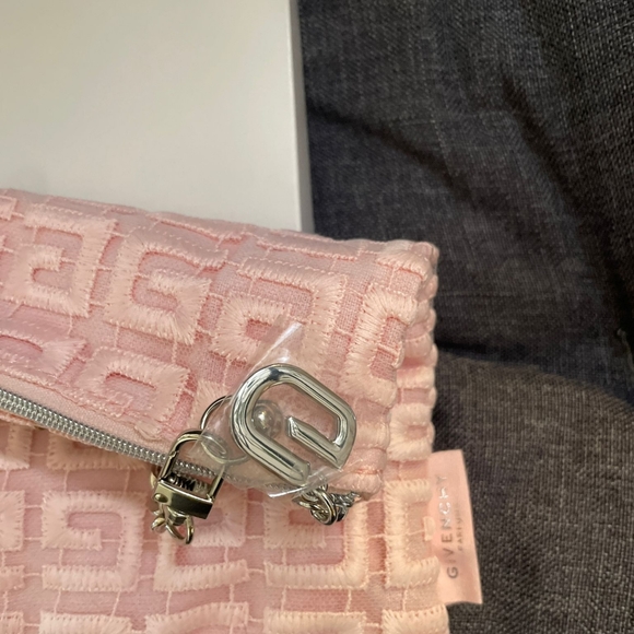 Givenchy - Picture 9 of 16